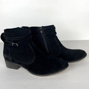 Seychelles Women's Suede Ankle Boots Size 9 Color Black Block Heel Ankle Strap